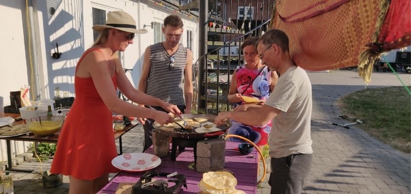 Mad til bofællesskabets sommerfest.